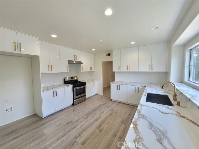 18001 Osborne Street, Sherwood Forest CA: https://media.crmls.org/medias/f3200339-61c7-4fe6-a8bb-a07474f299df.jpg