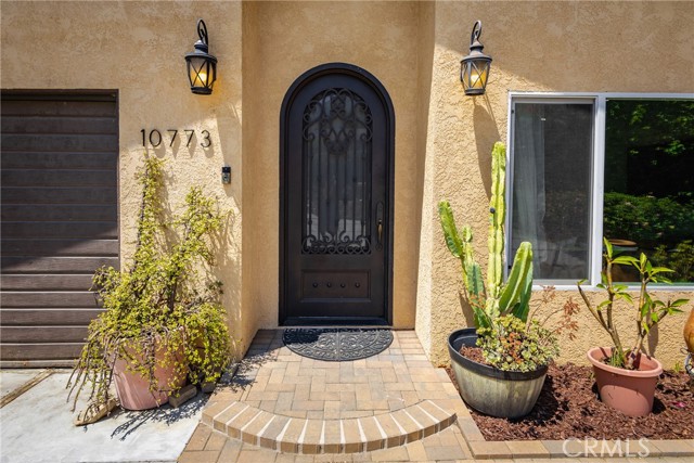 Detail Gallery Image 2 of 25 For 10773 Redmont Ave, Tujunga,  CA 91042 - 2 Beds | 2 Baths