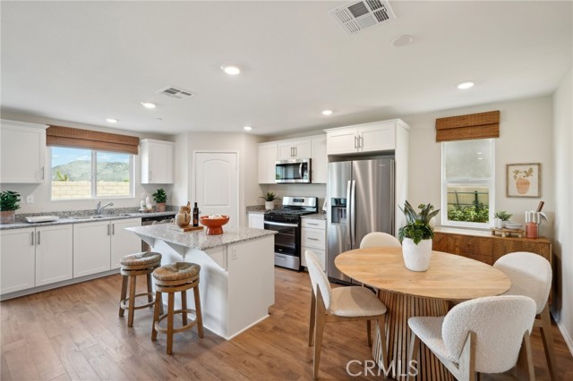 Detail Gallery Image 5 of 16 For 14048 Starlene St, Moreno Valley,  CA 92555 - 4 Beds | 2/1 Baths