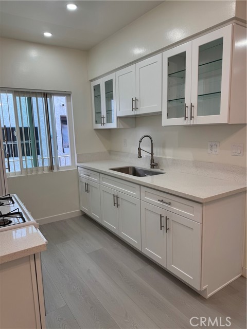 Detail Gallery Image 5 of 10 For 580 W Stocker St #8,  Glendale,  CA 91202 - 2 Beds | 1 Baths