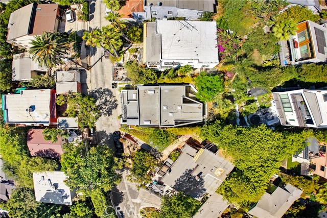 3907 De Longpre Avenue, Los Angeles CA: https://media.crmls.org/medias/f321ce6b-c801-400c-9f4f-33ca8227d2a2.jpg