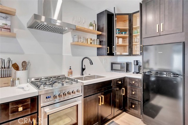 Detail Gallery Image 4 of 17 For 3519 E Colorado, Long Beach,  CA 90814 - 6 Beds | 6 Baths