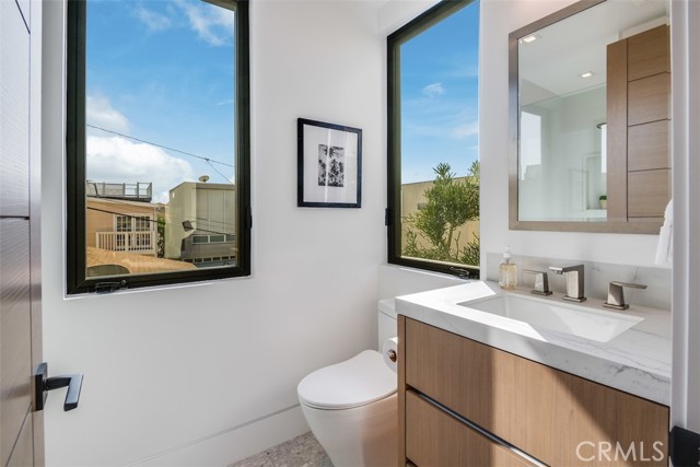 200 40th Street, Manhattan Beach, California 90266, 4 Bedrooms Bedrooms, ,4 BathroomsBathrooms,Residential,Sold,40th,SB22010624