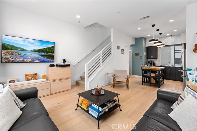 206 Alamo Court, Long Beach CA: https://media.crmls.org/medias/f32276e9-0aef-4c30-93a1-26124f6517b3.jpg