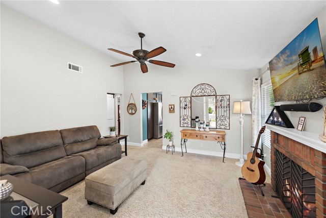 21376 Sleepy Glen Lane, Rancho Santa Margarita CA: https://media.crmls.org/medias/f322b198-f860-4ee1-86c8-cea58eb21f49.jpg