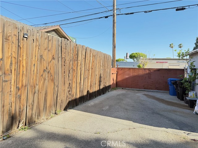 17838 -17840 Los Alimos Street, Granada Hills CA: https://media.crmls.org/medias/f322f58a-c327-4cd6-a8aa-efe2c9fdbef2.jpg