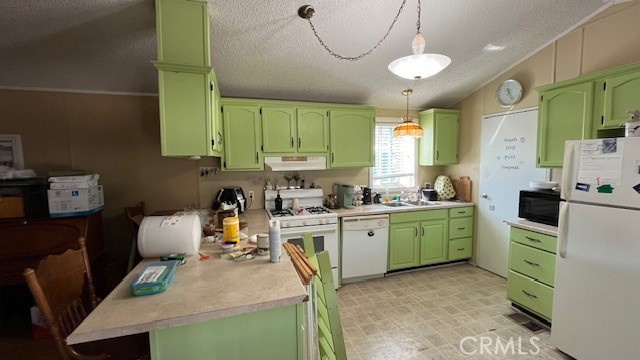 Detail Gallery Image 9 of 12 For 3303 Sierra Highway #37,  Rosamond,  CA 93560 - 2 Beds | 2 Baths