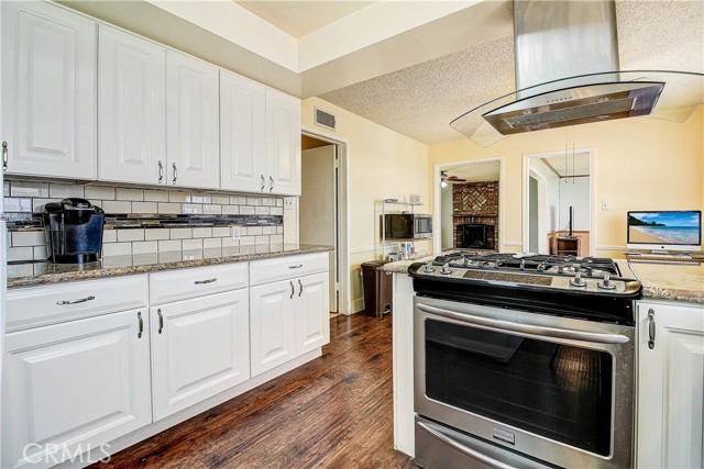 Detail Gallery Image 15 of 38 For 121 W Citron St, Corona,  CA 92882 - 3 Beds | 2 Baths