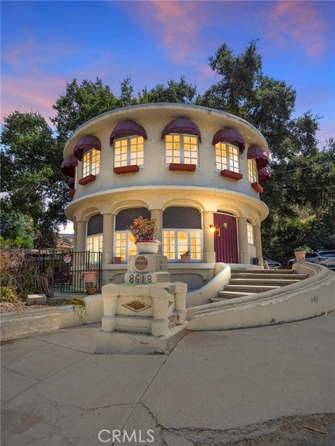 8618 La Tuna Canyon Road, Sun Valley CA: https://media.crmls.org/medias/f323436d-a236-4e72-a7c0-e344cb9dc5e8.jpg