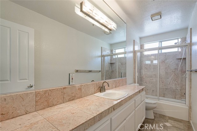 Detail Gallery Image 14 of 20 For 2213 Marshallfield Ln #B,  Redondo Beach,  CA 90278 - 4 Beds | 3 Baths