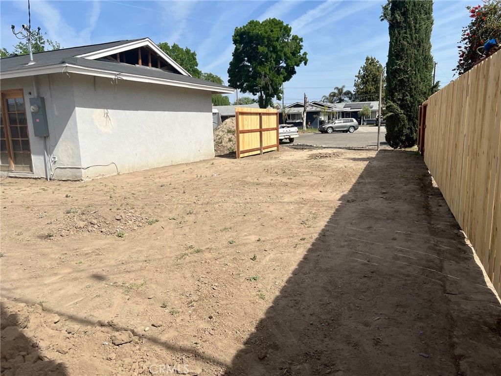 https://media.crmls.org/medias/f323e3bd-afef-4a5e-8d7f-6f7614d19357.jpg?preset=X-Large