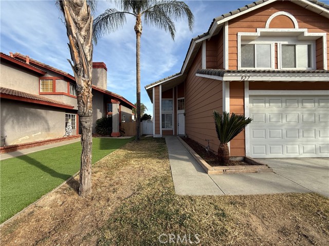 Detail Gallery Image 4 of 61 For 927 Dolphin Dr, Perris,  CA 92571 - 4 Beds | 2/1 Baths