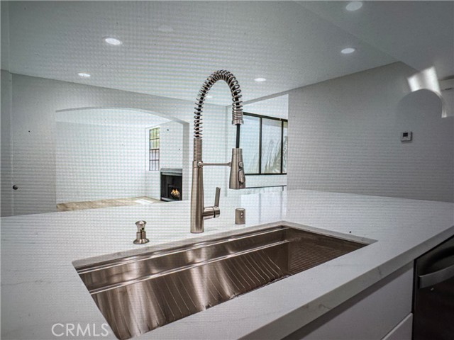 Detail Gallery Image 11 of 19 For 750 N Kings Rd #105,  West Hollywood,  CA 90069 - 1 Beds | 1 Baths