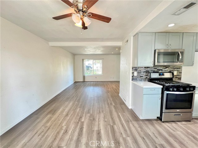 Detail Gallery Image 6 of 22 For 1071 Clark St, Riverside,  CA 92501 - 3 Beds | 2/1 Baths