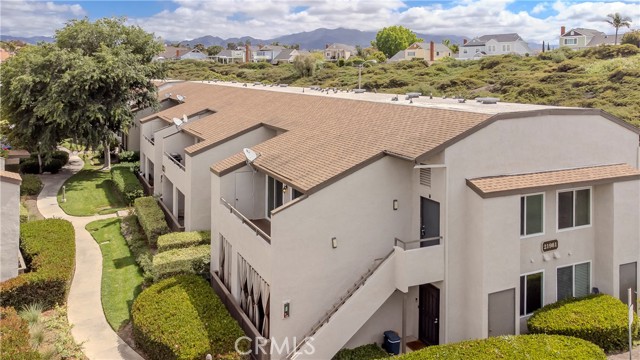21981 Rimhurst Drive, Lake Forest CA: https://media.crmls.org/medias/f3254b3b-4428-445a-b6c0-188702d6e4bc.jpg