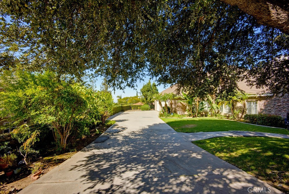 https://media.crmls.org/medias/f3271179-8170-4337-8705-4dc12ff087c0.jpg?preset=X-Large