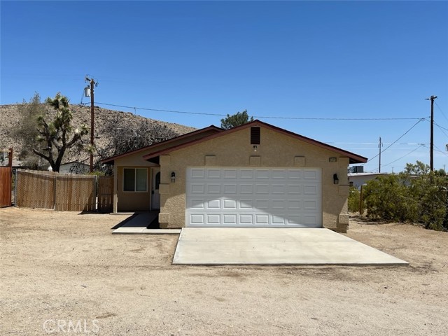 Detail Gallery Image 1 of 1 For 61970 Petunia Dr, Joshua Tree,  CA 92252 - 3 Beds | 2 Baths