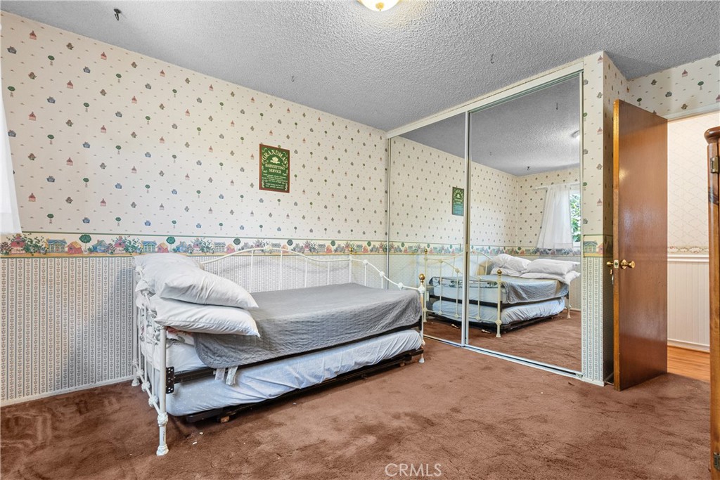 https://media.crmls.org/medias/f3275c26-129b-4be2-9fa9-6ef292aca0d0.jpg?preset=X-Large