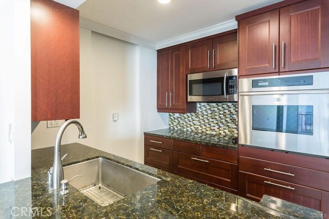 Detail Gallery Image 10 of 31 For 555 Esplanade #418,  Redondo Beach,  CA 90277 - 2 Beds | 2 Baths