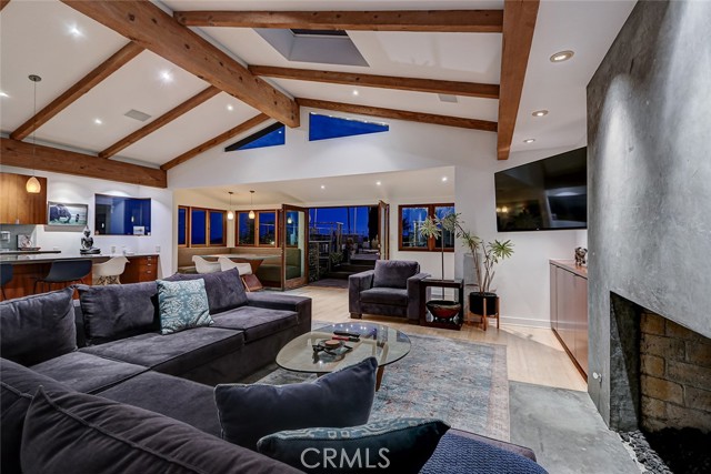 3205 Bayview Drive, Manhattan Beach, California 90266, 5 Bedrooms Bedrooms, ,5 BathroomsBathrooms,Residential,For Sale,Bayview,SB26067701