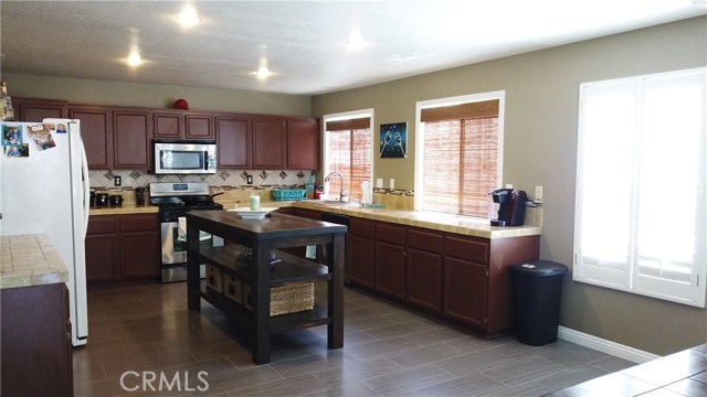 Detail Gallery Image 11 of 48 For 2340 Talbot Cir, Corona,  CA 92882 - 4 Beds | 2/1 Baths
