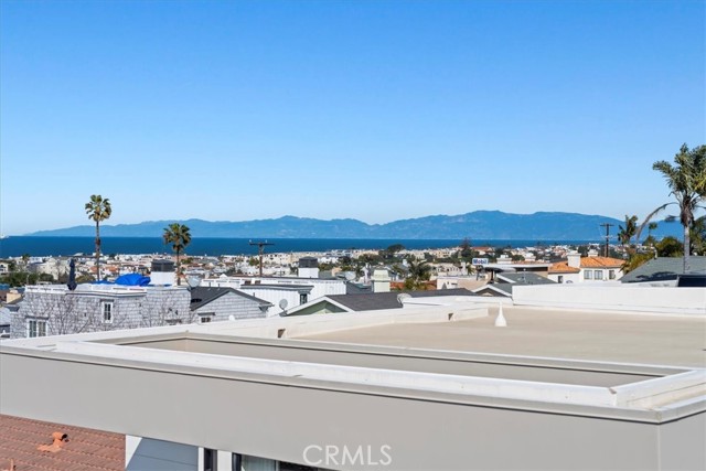 961 5th Street, Hermosa Beach, California 90254, 4 Bedrooms Bedrooms, ,1 BathroomBathrooms,Residential,Sold,5th Street,SB23050681