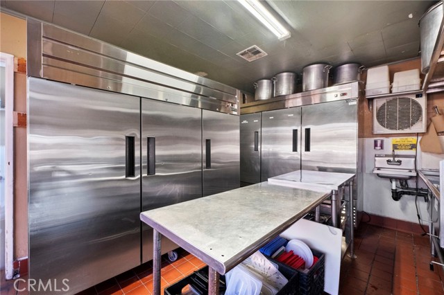 8111 Foothill Boulevard, Rancho Cucamonga CA: https://media.crmls.org/medias/f3295fc4-e4f8-4e7b-9eed-0b650cb29d46.jpg