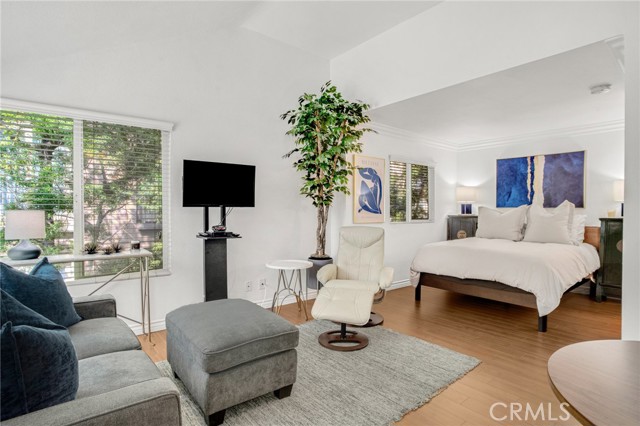 355 N Maple Street, Burbank CA: https://media.crmls.org/medias/f329920f-e08f-481d-9a2f-d25831268974.jpg