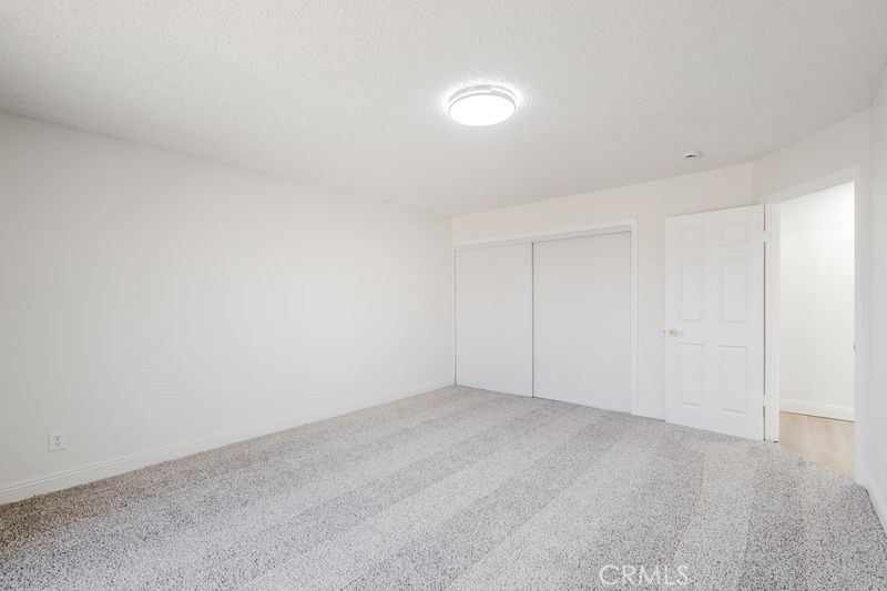 https://media.crmls.org/medias/f329a06e-a824-418b-b392-3d85a5d983b0.jpg?preset=X-Large