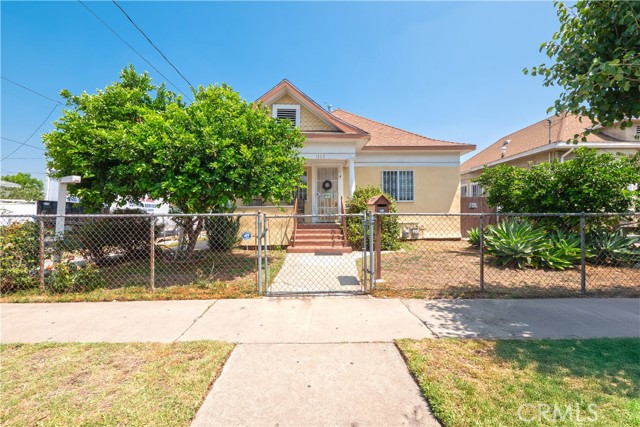 1203 E 33rd Street, Los Angeles CA: https://media.crmls.org/medias/f329cc4d-1dd3-4ab0-aebc-9f16e261e803.jpg
