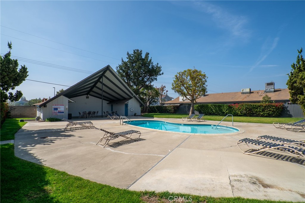 MLS #OC25077191 img 5