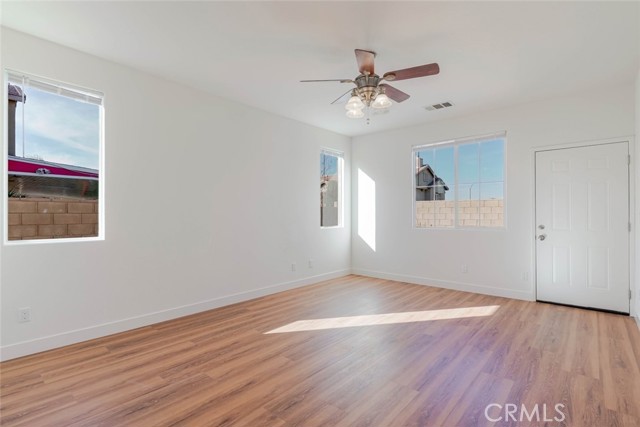 Detail Gallery Image 22 of 43 For 5059 Keston Dr, Palmdale,  CA 93552 - 5 Beds | 2 Baths