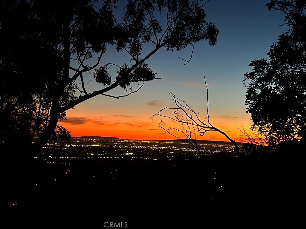 https://media.crmls.org/medias/f32b2d89-b384-4997-9a99-cb5046135633.jpg?preset=X-Large