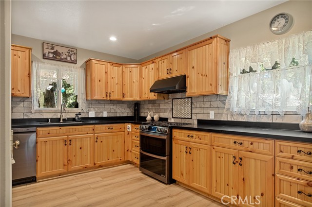 Detail Gallery Image 12 of 50 For 31791 Panorama Dr, Running Springs,  CA 92382 - 3 Beds | 2 Baths