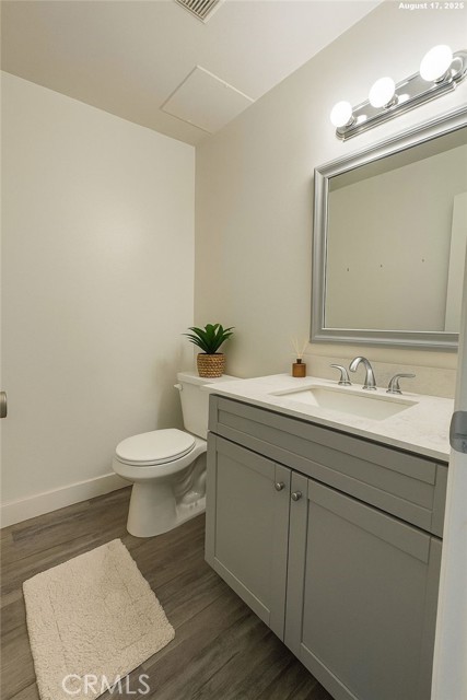 Detail Gallery Image 7 of 7 For 7300 Lennox Ave #I5,  Van Nuys,  CA 91405 - 2 Beds | 2 Baths
