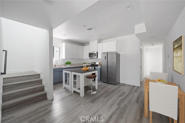 532 W Vernon Avenue, Los Angeles CA: https://media.crmls.org/medias/f32d8ee5-f5c0-4c86-87a4-c88d7a869b5a.jpg