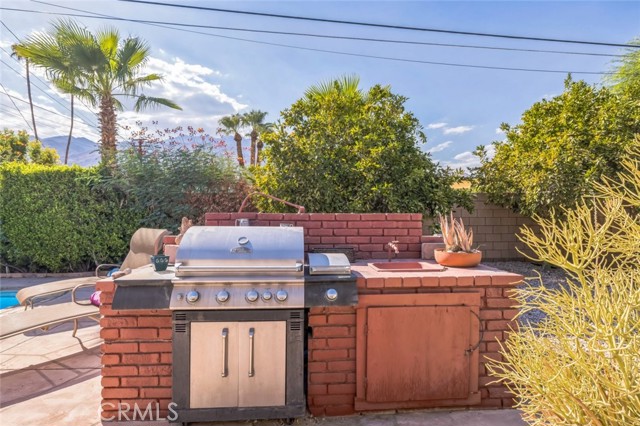 Detail Gallery Image 3 of 35 For 533 N Sunrise Way, Palm Springs,  CA 92262 - 2 Beds | 2 Baths