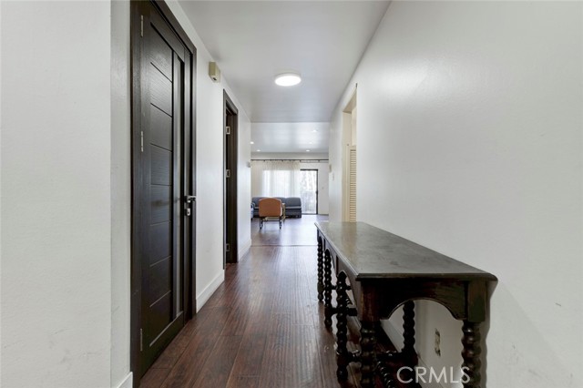 Detail Gallery Image 18 of 39 For 17522 Sherman Way #202,  Van Nuys,  CA 91406 - 2 Beds | 3 Baths