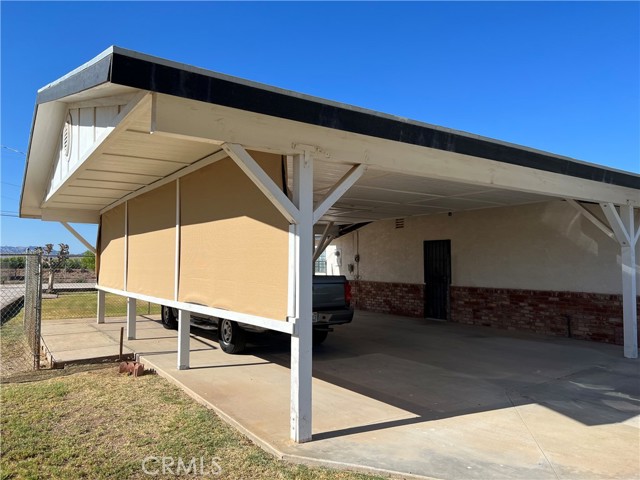 Roomy Carport!!