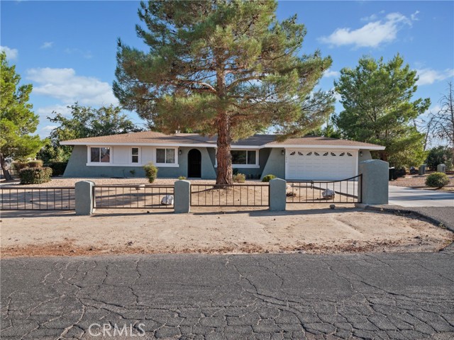 Detail Gallery Image 1 of 31 For 19215 Kinai Rd, Apple Valley,  CA 92307 - 3 Beds | 2 Baths