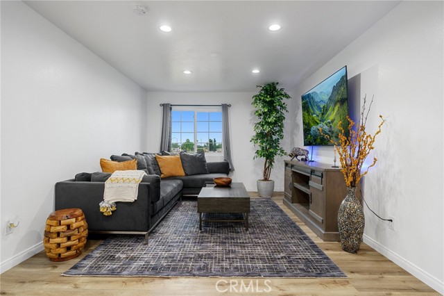 Detail Gallery Image 6 of 39 For 329 E Lanzit, Los Angeles,  CA 90061 - 3 Beds | 2 Baths