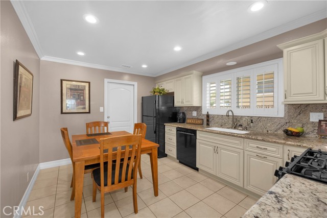 Detail Gallery Image 9 of 28 For 12111 Reagan St, Los Alamitos,  CA 90720 - 3 Beds | 3 Baths