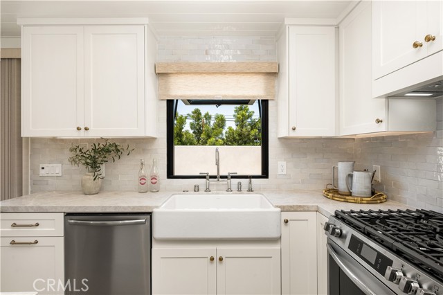 2134 Orange Avenue, Costa Mesa CA: https://media.crmls.org/medias/f331b24b-7cc5-44dc-985d-8947cc59a4b9.jpg