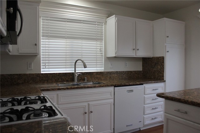 563 E City Court, Anaheim CA: https://media.crmls.org/medias/f3335a8c-38a0-4433-bbec-56c95aa42f51.jpg