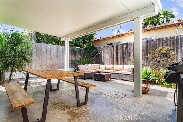 1031 Termino Avenue, Long Beach CA: https://media.crmls.org/medias/f333d5de-eb35-4812-b726-0beccf0def91.jpg