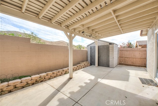 14319 Weeping Willow Lane, Fontana CA: https://media.crmls.org/medias/f333f97b-e94e-469b-b4bb-dea1432384a7.jpg