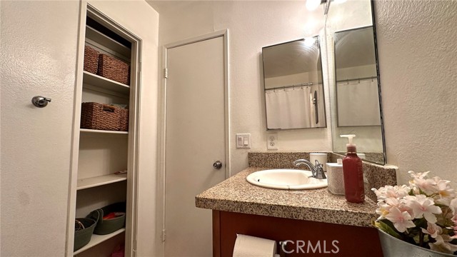 Detail Gallery Image 24 of 36 For 14750 Shadow Dr, Fontana,  CA 92337 - 3 Beds | 2/1 Baths