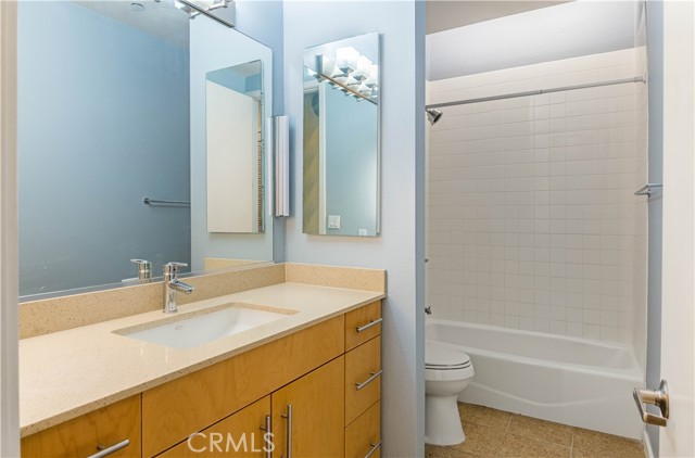133 The Promenade N, Long Beach CA: https://media.crmls.org/medias/f335c019-9d8d-46db-83ac-e7776f5b96ee.jpg