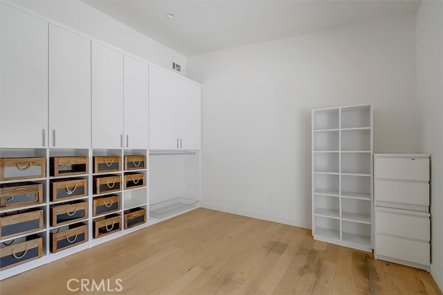 Detail Gallery Image 36 of 65 For 24216 Calvert St, Woodland Hills,  CA 91367 - 5 Beds | 3/1 Baths