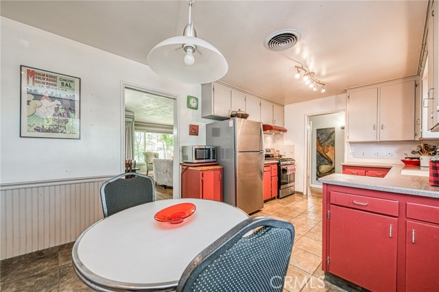 Detail Gallery Image 13 of 40 For 3421 N Callisch St, Fresno,  CA 93726 - 2 Beds | 1/1 Baths
